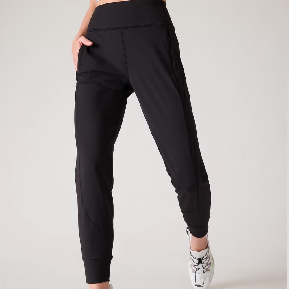 Athleta Rainier Mid Rise Jogger XSP Black